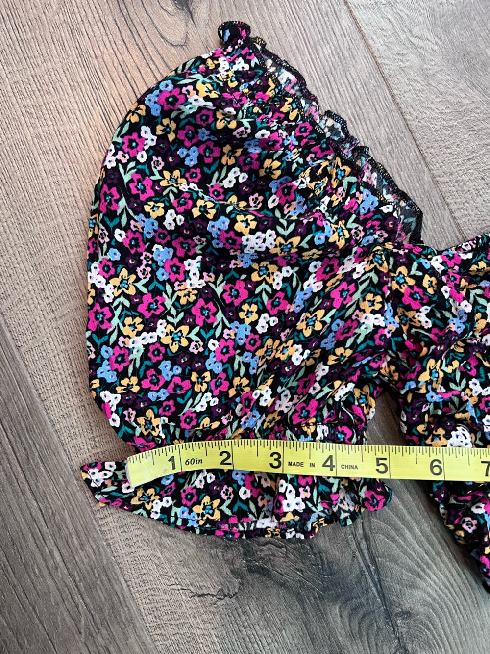 Skylar + Madison Black Multi Floral Puff Sleeve Crop Top - Picture 6 of 9